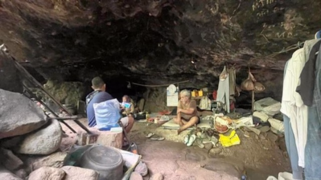 Misteri Penghuni Gua Anggas Wesi: Asal Mula Sudarmaji dan Gaya Hidup Unik di Tengah Hutan Pedalaman Jombang Misteri Penghuni Gua Anggas Wesi: Asal Mula Sudarmaji dan Gaya Hidup Unik di Tengah Hutan Pedalaman Jombang