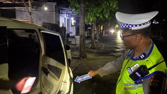 Kecelakaan Maut Jalur Tengkorak Jembrana: Remaja Putri 18 Tahun Tewas Terseret Bus Akibat Pintu Mobil Dibuka Sembarangan Kecelakaan Maut Jalur Tengkorak Jembrana: Remaja Putri 18 Tahun Tewas Terseret Bus Akibat Pintu Mobil Dibuka Sembarangan