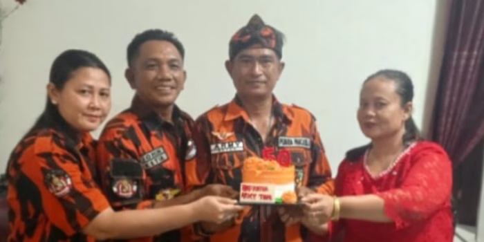 Rayakan Usia Emas, Ketua Ranting Pipitan Army Tede Dapat Kejutan dari Ketua PAC Walantaka