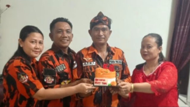 Rayakan Usia Emas, Ketua Ranting Pipitan Army Tede Dapat Kejutan dari Ketua PAC Walantaka Rayakan Usia Emas, Ketua Ranting Pipitan Army Tede Dapat Kejutan dari Ketua PAC Walantaka