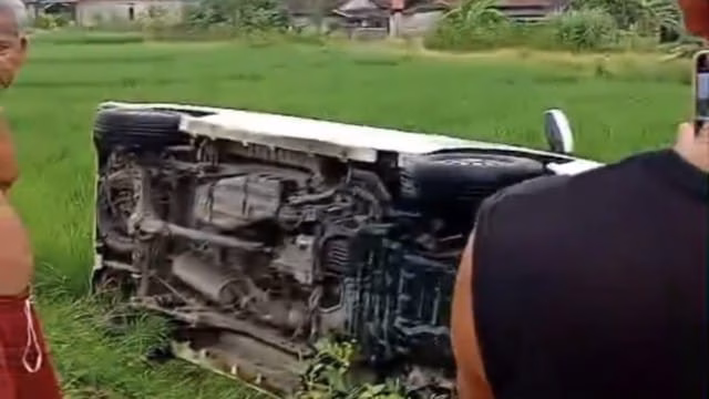 Mobil Pengantar MBG Terjun ke Sawah di Jawilan, Distribusi Makan Bergizi Gratis Terhambat Mobil Pengantar MBG Terjun ke Sawah di Jawilan, Distribusi Makan Bergizi Gratis Terhambat