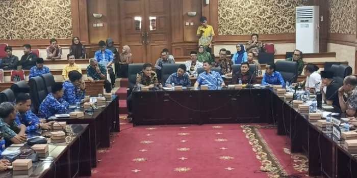 Guru PPPK Paruh Waktu Menangis di Hadapan DPRD Kabupaten Serang, Gaji Belum Dibayar Usai Terima SK