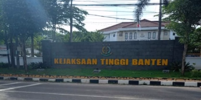 Penyerahan Tersangka Dan Barang Bukti Perkara Korupsi Jual Beli Minyak Goreng Curah Tahun 2025
