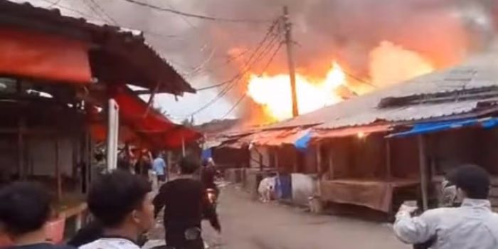 Kebakaran Pasar Baru Ikan Labuan Pandeglang Jelang Buka Puasa, Tiga Unit Damkar Dikerahkan