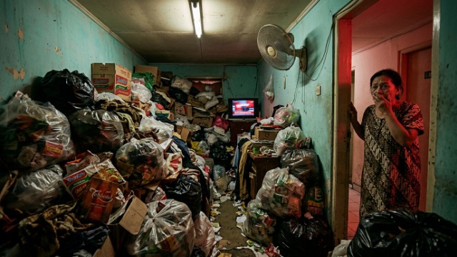 Kamar Kost Penuh Sampah di Tangsel Gegerkan Warganet, Diduga Penghuni Alami Hoarding Disorder Kamar Kost Penuh Sampah di Tangsel Gegerkan Warganet, Diduga Penghuni Alami Hoarding Disorder