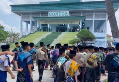 Aturan Baru Pondok Pesantren Gontor: Santri di Bawah 30 Tahun Dilarang Naik Motor, Ini Alasannya Aturan Baru Pondok Pesantren Gontor: Santri di Bawah 30 Tahun Dilarang Naik Motor, Ini Alasannya
