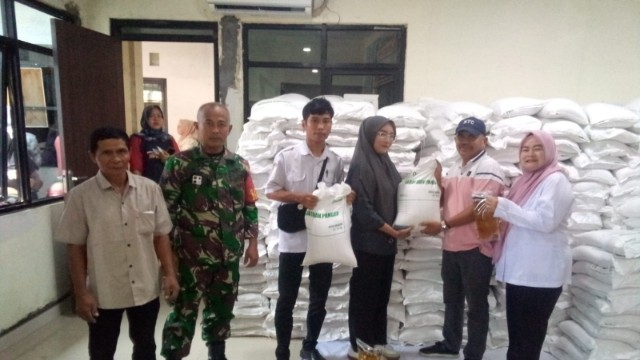 Pembagian Beras Dan Minyak Program Bulog Tahun 2026 Di Desa Cibadak Kecamatan Cikupa Tangerang Banten Sebanyak 743 Undangan Barcode Pembagian Beras Dan Minyak Program Bulog Tahun 2026 Di Desa Cibadak Kecamatan Cikupa Tangerang Banten Sebanyak 743 Undangan Barcode