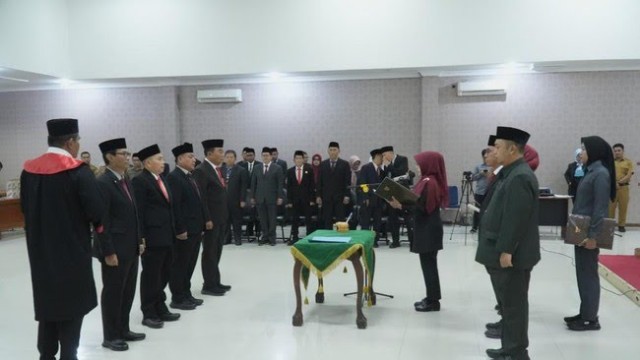Bupati Pandeglang Rotasi Pejabat Eselon II, Ahmad Mursidi Tersangka Kasus Kerumunan Siswa Ikut Dilantik Bupati Pandeglang Rotasi Pejabat Eselon II, Ahmad Mursidi Tersangka Kasus Kerumunan Siswa Ikut Dilantik
