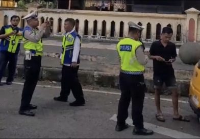 Samsat Banten Gelar Razia Pajak Kendaraan di Jalan Arah Stadion Maulana Yusuf Serang, 10 Pengendara Kendaraan Tidak Bawa STNK Samsat Banten Gelar Razia Pajak Kendaraan di Jalan Arah Stadion Maulana Yusuf Serang, 10 Pengendara Kendaraan Tidak Bawa STNK