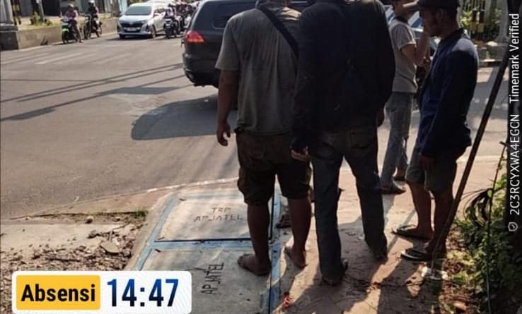 Dinas PUPR Banten Diduga Tak Tegas, Hanya Hentikan Kerja Tanpa Sanksi & Bongkar Tiang Kabel Ilegal Dinas PUPR Banten Diduga Tak Tegas, Hanya Hentikan Kerja Tanpa Sanksi & Bongkar Tiang Kabel Ilegal