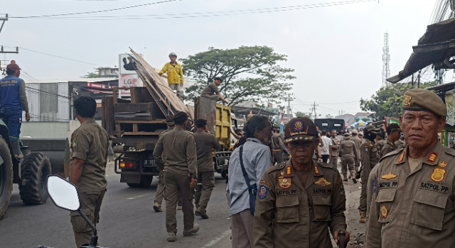 Heboh Penertiban Bangli di Kibin, Diduga Ada Pemberian Amplop Untuk Satpol PP dari Lapak yang Tak Dibongkar