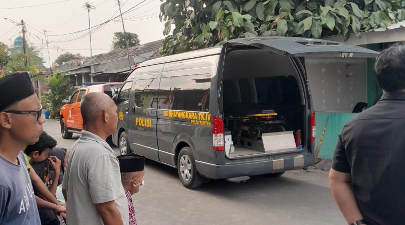 Jasad Pria Ditemukan di Perumahan Taman Banten Lestari Serang dalam Kondisi Tubuh Membengkak, Diduga Sudah Meninggal Sejak Akhir Pekan Jasad Pria Ditemukan di Perumahan Taman Banten Lestari Serang dalam Kondisi Tubuh Membengkak, Diduga Sudah Meninggal Sejak Akhir Pekan