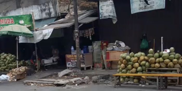 PEDAGANG KELAPA MUDA KEMBALI KE PASAR LAMA, DIDUGA KINERJA PERINDAGOP DAN KASATGAS DISEBUT KURANG SERIUS