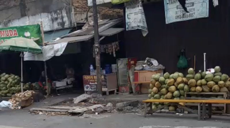 PEDAGANG KELAPA MUDA KEMBALI KE PASAR LAMA, DIDUGA KINERJA PERINDAGKOP DAN KASATGAS DISEBUT KURANG SERIUS PEDAGANG KELAPA MUDA KEMBALI KE PASAR LAMA, DIDUGA KINERJA PERINDAGKOP DAN KASATGAS DISEBUT KURANG SERIUS
