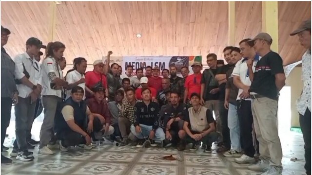 Konten TikTok “Abah 80” Picu Polemik, Wartawan dan Aktivis Lebak Sepakat Lapor ke APH Konten TikTok “Abah 80” Picu Polemik, Wartawan dan Aktivis Lebak Sepakat Lapor ke APH