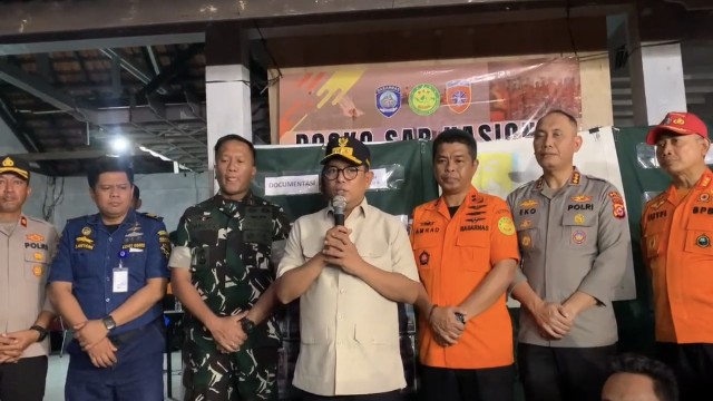 Pencarian Jurnalis dan Awak Kapal Hilang di Selat Sunda Diperpanjang Tiga Hari Pencarian Jurnalis dan Awak Kapal Hilang di Selat Sunda Diperpanjang Tiga Hari