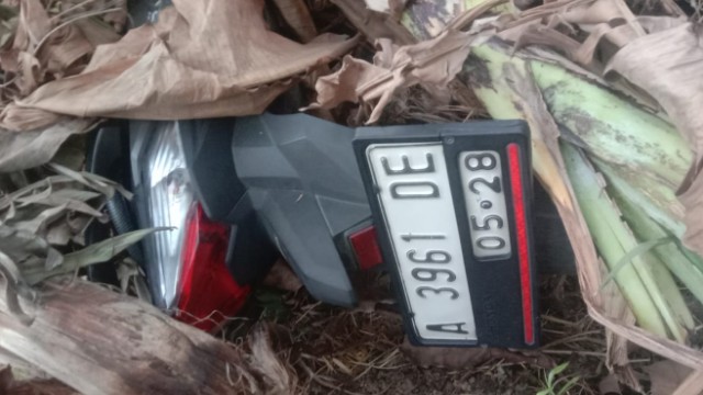 Motor Curian Ditemukan Tersembunyi di Balik Tumpukan Daun Pisang di Unyur Motor Curian Ditemukan Tersembunyi di Balik Tumpukan Daun Pisang di Unyur