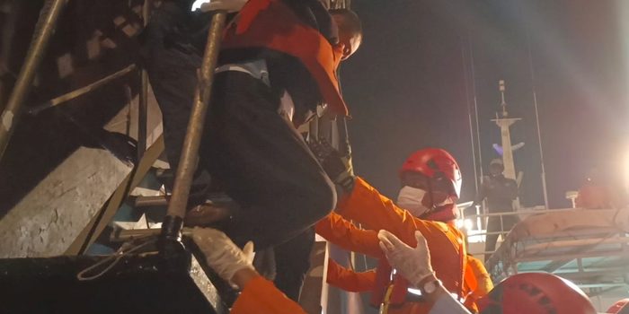 Kru Kapal MV Guo Yuan 26 Sakit Di Perairan Merak-Suralaya, Basarnas Banten Lakukan Evakuasi Medis