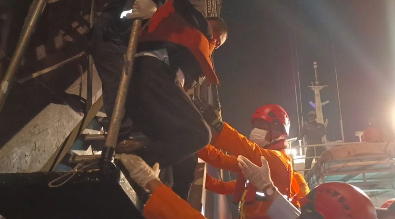 Kru Kapal MV Guo Yuan 26 Sakit Di Perairan Merak-Suralaya, Basarnas Banten Lakukan Evakuasi Medis Kru Kapal MV Guo Yuan 26 Sakit Di Perairan Merak-Suralaya, Basarnas Banten Lakukan Evakuasi Medis