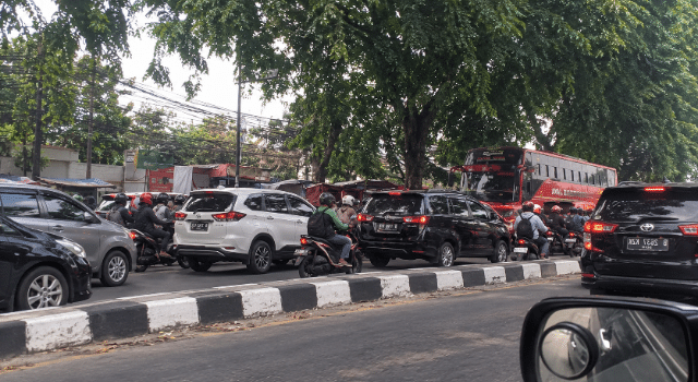 Lalu Lintas Bus dan Angkot Kota Serang Carut-Marut: Pegiat Publik Toni Firdaus Desak Sinergi Pemkot, Dishub Provinsi, dan Kemenhub