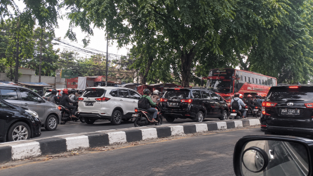 Lalu Lintas Bus dan Angkot Kota Serang Carut-Marut: Pegiat Publik Toni Firdaus Desak Sinergi Pemkot, Dishub Provinsi, dan Kemenhub