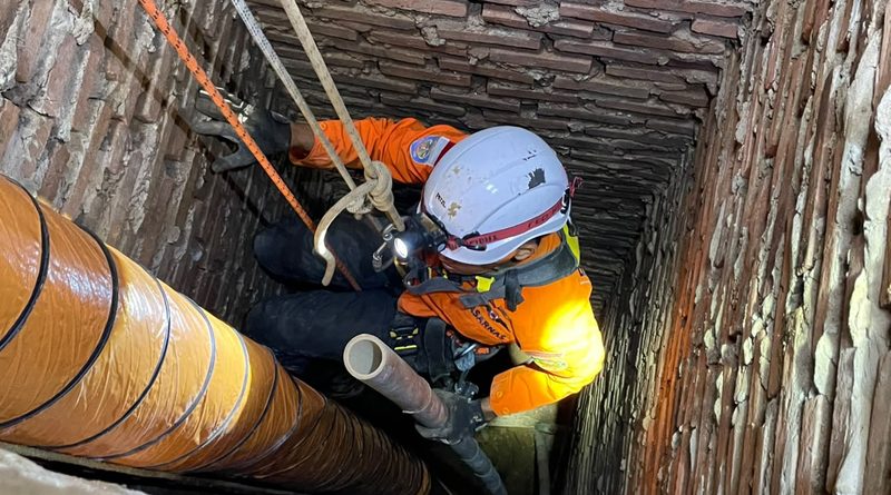 Tim SAR Evakuasi Korban Longsor Sumur Sedalam 15 Meter di Lebak