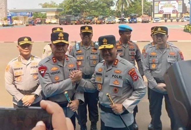 Hendra Kurniawan Resmi Pimpin Polda Banten, Tegaskan Perang terhadap Premanisme dan Kejahatan Ilegal Hendra Kurniawan Resmi Pimpin Polda Banten, Tegaskan Perang terhadap Premanisme dan Kejahatan Ilegal